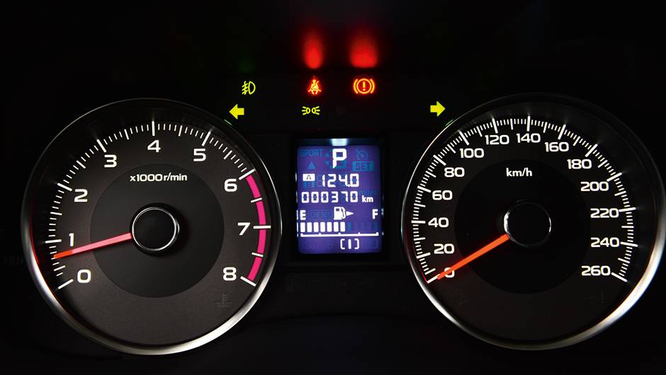 Mostradores simples e sem gra&ccedil;a, mas muito eficientes | <a href="https://quatrorodas.abril.com.br/carros/testes/subaru-forester-2-0-xt-turbo-772015.shtml" rel="migration">Leia mais</a>