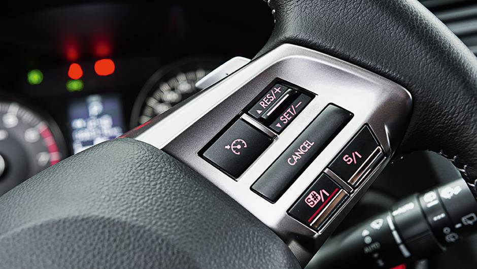 Teclas para alternar os modos de condu&ccedil;&atilde;o s&oacute; no volante | <a href="https://quatrorodas.abril.com.br/carros/testes/subaru-forester-2-0-xt-turbo-772015.shtml" rel="migration">Leia mais</a>