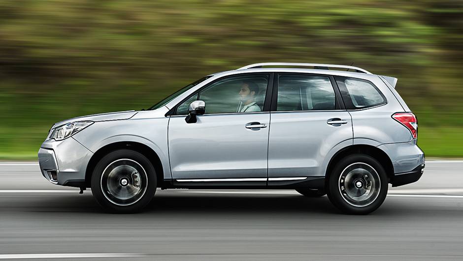 Carroceria 22,5 cm acima do solo e barras de prote&ccedil;&atilde;o nas quatro portas | <a href="https://quatrorodas.abril.com.br/carros/testes/subaru-forester-2-0-xt-turbo-772015.shtml" rel="migration">Leia mais</a>