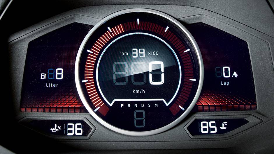 Instrumentos s&atilde;o digitais e nada lembram os do Golf | <a href="https://quatrorodas.abril.com.br/carros/impressoes/volkswagen-design-vision-gti-772455.shtml" rel="migration">Leia mais</a>