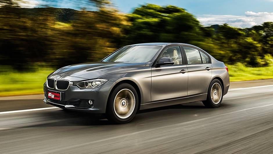 Agora o motor 2.0 turbo faz 184 cv bebendo álcool | <a href="https://quatrorodas.abril.com.br/carros/testes/bmw-320i-activeflex-774586.shtml" rel="migration">Leia mais</a> Agora o motor 2.0 turbo faz 184 cv bebendo álcool | <a href="https://quatrorodas.abril.com.br/carros/testes/bmw-320i-activeflex-774586.shtml" rel="migration">Leia mais</a>