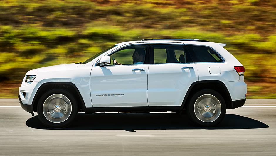 Perfil foi mantido. Uma nova gera&ccedil;&atilde;o deve chegar em 2016, nos EUA | <a href="https://quatrorodas.abril.com.br/carros/impressoes/jeep-grand-cherokee-limited-v6-3-6-774608.shtml" rel="migration">Leia mais</a>