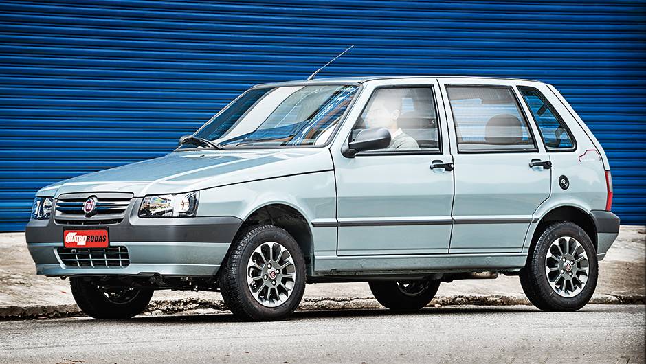 Grazie Mille tem apliques nos para-choques, far&oacute;is com m&aacute;scara negra e adesivos nas laterais | <a href="https://quatrorodas.abril.com.br/carros/impressoes/fiat-grazie-mille-774026.shtml" rel="migration">Leia mais</a>