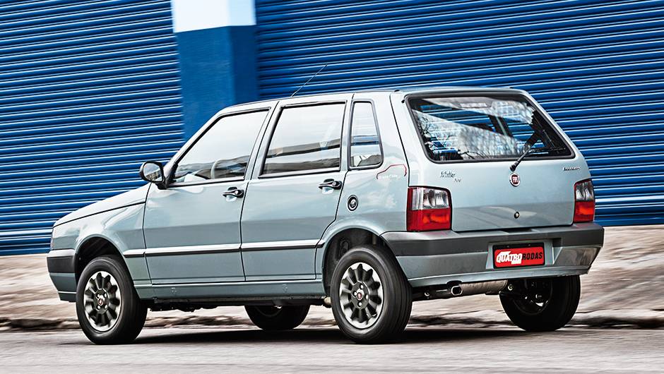 Cor verde Saquarema s&oacute; est&aacute; dispon&iacute;vel na vers&atilde;o de despedida. Lanternas fum&ecirc; s&atilde;o de s&eacute;rie | <a href="https://quatrorodas.abril.com.br/carros/impressoes/fiat-grazie-mille-774026.shtml" rel="migration">Leia mais</a>