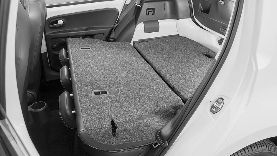  mas pode chegar a 976 litros com o encosto traseiro do encosto rebatido | <a href="https://quatrorodas.abril.com.br/carros/testes/volkswagen-up-773936.shtml" rel="migration">Leia mais</a>