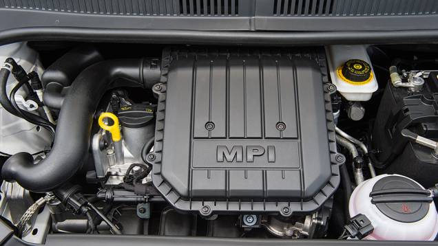 Motor 1.0 flex, de 82 cv, conta com sistema de partida a frio (sem tanquinho) | <a href="https://quatrorodas.abril.com.br/carros/testes/volkswagen-up-773936.shtml" rel="migration">Leia mais</a>