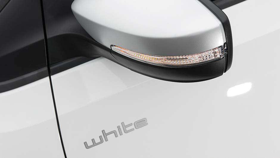 Retrovisores abrigam luzes de dire&ccedil;&atilde;o | <a href="https://quatrorodas.abril.com.br/carros/testes/volkswagen-up-773936.shtml" rel="migration">Leia mais</a>