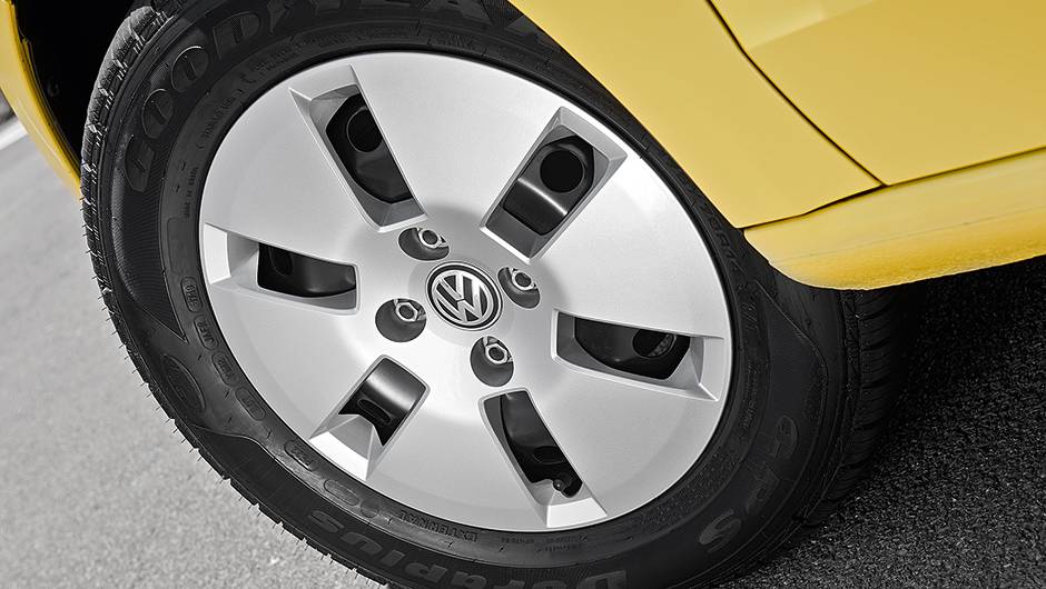 TAKE UP!: Pneu 165/80 R13, calota e | <a href="https://quatrorodas.abril.com.br/carros/testes/volkswagen-up-773936.shtml" rel="migration">Leia mais</a>