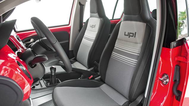 RED UP!: Revestimento estampado | <a href="https://quatrorodas.abril.com.br/carros/testes/volkswagen-up-773936.shtml" rel="migration">Leia mais</a>