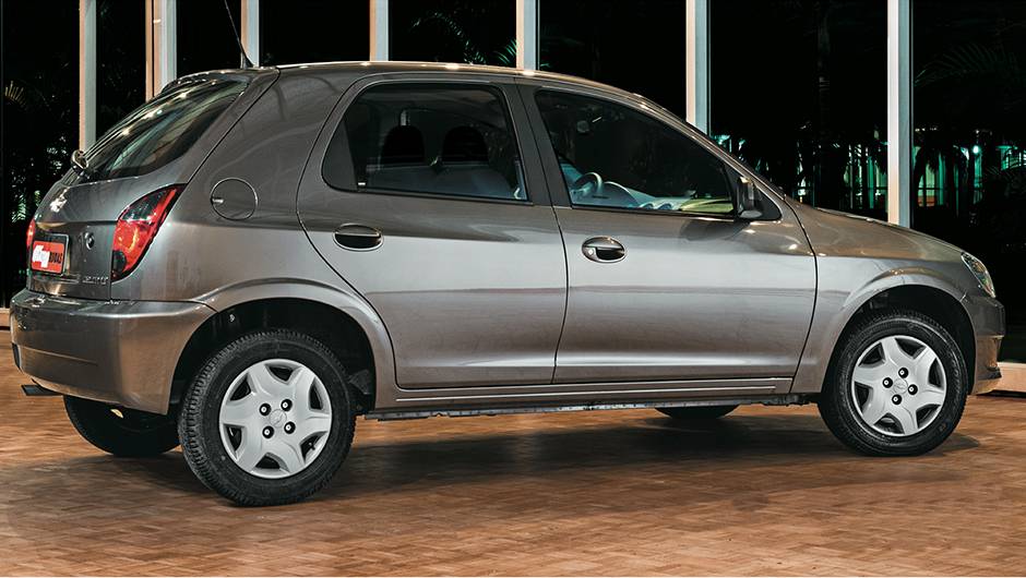 Celta &eacute; vendido nas vers&otilde;es LT e Advantage, com 2 ou 4 portas | <a href="https://quatrorodas.abril.com.br/carros/comparativos/hatches-compactos-entrada-779938.shtml" rel="migration">Leia mais</a>