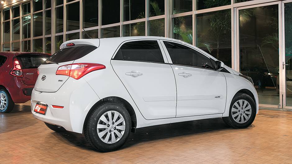Visual &eacute; um dos pontos fortes do HB20. Suas linhas afastam a pecha de carro simples. Tem motor forte, interior caprichado e pre&ccedil;o compat&iacute;vel | <a href="https://quatrorodas.abril.com.br/carros/comparativos/hatches-compactos-779934.shtml" rel="migration">Leia mais</a>