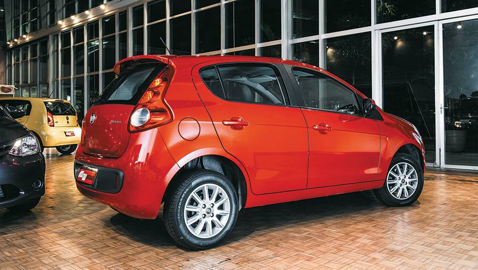 Palio &eacute; o segundo lugar no ranking de vendas da Fenabrave e o mais longevo do quinteto, "vivo" desde 1996. Divide a plataforma com o Uno | <a href="https://quatrorodas.abril.com.br/carros/comparativos/hatches-compactos-779934.shtml" rel="migration">Leia mais</a>