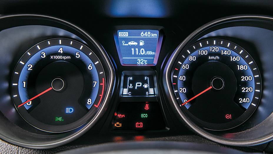 Canhões projetam o velocímetro e o conta-giros | <a href="http://quatrorodas.abril.com.br/carros/impressoes/hyundai-i30-1-8-779010.shtml" rel="migration">Leia mais</a>