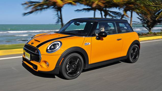 O mesmo por fora, mas praticamente outro carro por dentro | <a href="https://quatrorodas.abril.com.br/carros/impressoes/mini-cooper-s-779912.shtml" rel="migration">Leia mais</a>