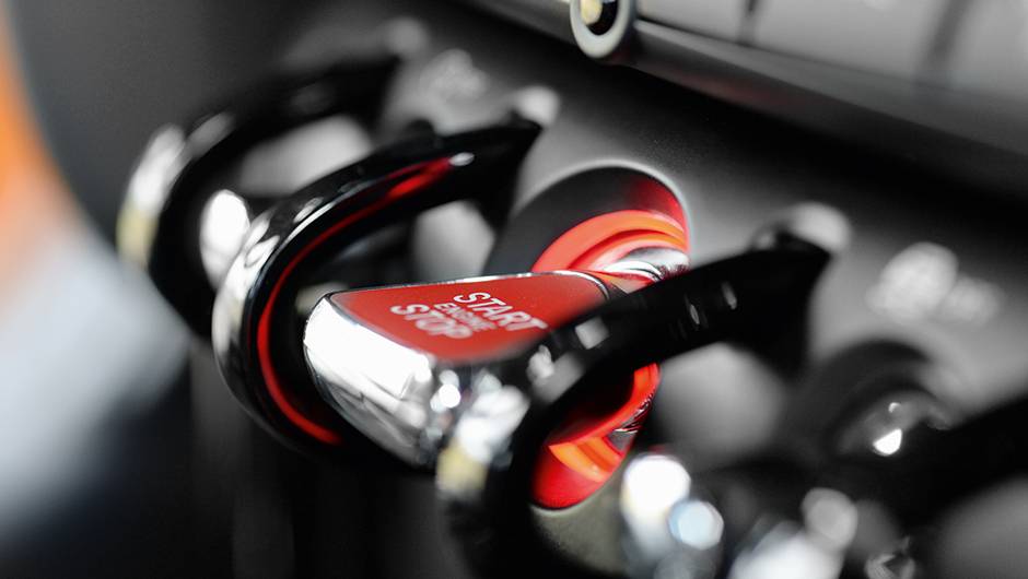 Teclas como as dos avi&otilde;es antigos | <a href="https://quatrorodas.abril.com.br/carros/impressoes/mini-cooper-s-779912.shtml" rel="migration">Leia mais</a>