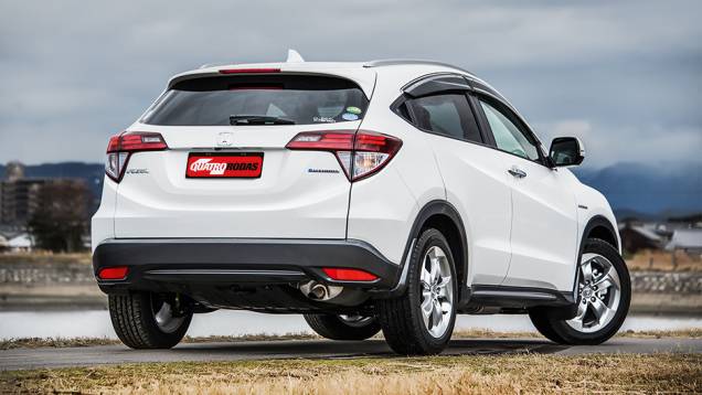 A curvatura do teto faz o SUV se assemelhar a um grande cupê | <a href="https://quatrorodas.abril.com.br/carros/impressoes/honda-vezel-777550.shtml" rel="migration">Leia mais</a>