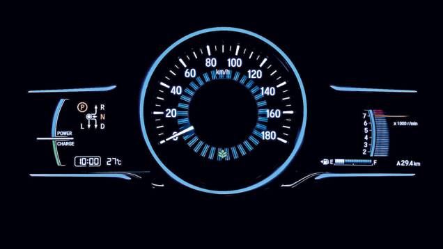 Iluminação do painel muda de azul (normal) para verde (econômico), de acordo com o modo de condução | <a href="https://quatrorodas.abril.com.br/carros/impressoes/honda-vezel-777550.shtml" rel="migration">Leia mais</a>