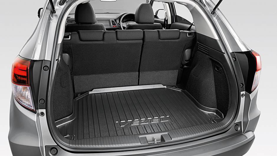 Com cinco pessoas a bordo, ainda sobra espa&ccedil;o para 400 litros de bagagem no porta-malas (no EcoSport cabem 362) | <a href="https://quatrorodas.abril.com.br/carros/impressoes/honda-vezel-777550.shtml" rel="migration">Leia mais</a>