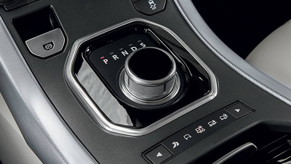 com indicação de marcha no painel | <a href="http://quatrorodas.abril.com.br/carros/impressoes/land-rover-evoque-9-marchas-783152.shtml" rel="migration">Leia mais</a>