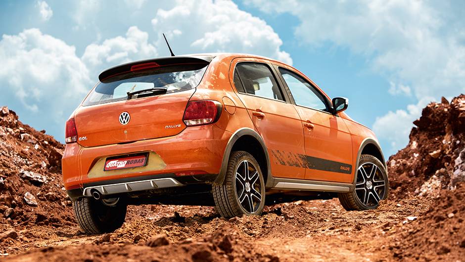 Aerof&oacute;lio no Gol rallye vem com brake-light embutido na tampa traseira | <a href="https://quatrorodas.abril.com.br/carros/testes/volkswagen-gol-rallye-782379.shtml" rel="migration">Leia mais</a>