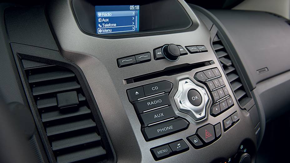 Sistema de som com viva-voz Bluetooth | <a href="https://quatrorodas.abril.com.br/carros/impressoes/ford-ranger-sport-2-5-782124.shtml" rel="migration">Leia mais</a>