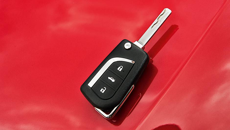 Tipo canivete &eacute; novidade no Corolla | <a href="https://quatrorodas.abril.com.br/carros/comparativos/sedas-medios-783295.shtml" rel="migration">Leia mais</a>