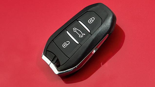 Chave presencial tem belo design | <a href="https://quatrorodas.abril.com.br/carros/comparativos/sedas-medios-783295.shtml" rel="migration">Leia mais</a> Chave presencial tem belo design | <a href="https://quatrorodas.abril.com.br/carros/comparativos/sedas-medios-783295.shtml" rel="migration">Leia mais</a>