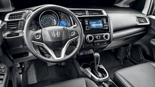Centro do painel voltado para o piloto: sensação de cockpit | <a href="https://quatrorodas.abril.com.br/carros/testes/honda-fit-exl-1-5-786780.shtml" rel="migration">Leia mais</a> Centro do painel voltado para o piloto: sensação de cockpit | <a href="https://quatrorodas.abril.com.br/carros/testes/honda-fit-exl-1-5-786780.shtml" rel="migration">Leia mais</a>