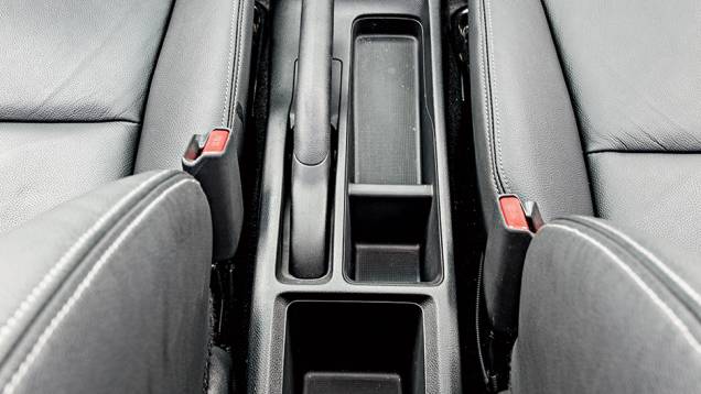 Múltiplos porta-objetos facilitam a vida a bordo | <a href="https://quatrorodas.abril.com.br/carros/testes/honda-fit-exl-1-5-786780.shtml" rel="migration">Leia mais</a> Múltiplos porta-objetos facilitam a vida a bordo | <a href="https://quatrorodas.abril.com.br/carros/testes/honda-fit-exl-1-5-786780.shtml" rel="migration">Leia mais</a>