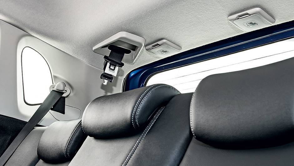 Cadeirinhas t&ecirc;m dois pontos extras de fixa&ccedil;&atilde;o no teto | <a href="https://quatrorodas.abril.com.br/carros/testes/honda-fit-exl-1-5-786780.shtml" rel="migration">Leia mais</a>