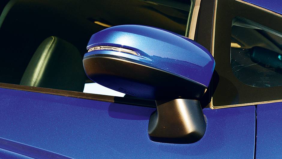  pisca no retrovisor: exclusividades do Fit EXL | <a href="https://quatrorodas.abril.com.br/carros/testes/honda-fit-exl-1-5-786780.shtml" rel="migration">Leia mais</a>