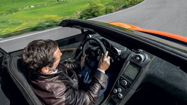 Sem ela, o piloto pode sentir no rosto as velocidades acima de 300 km/h | <a href="https://quatrorodas.abril.com.br/carros/impressoes/mclaren-650s-787311.shtml" rel="migration">Leia mais</a> Sem ela, o piloto pode sentir no rosto as velocidades acima de 300 km/h | <a href="https://quatrorodas.abril.com.br/carros/impressoes/mclaren-650s-787311.shtml" rel="migration">Leia mais</a>