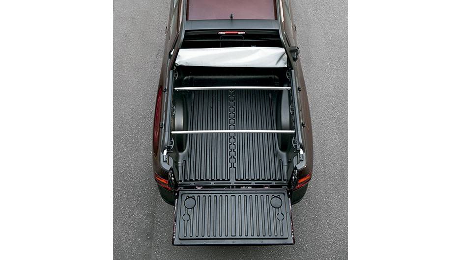 Ca&ccedil;amba leva 734 litros | <a href="https://quatrorodas.abril.com.br/carros/comparativos/saveiro-x-strada-787696.shtml" rel="migration">Leia mais</a>