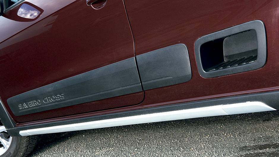 Step-side facilita o acesso &agrave; ca&ccedil;amba | <a href="https://quatrorodas.abril.com.br/carros/comparativos/saveiro-x-strada-787696.shtml" rel="migration">Leia mais</a>