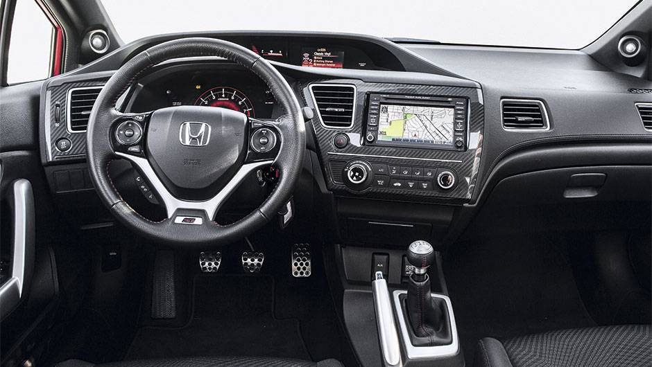 Dianteira tem desenho mais alinhado &agrave; nova linguagem de estilo da Honda | <a href="https://quatrorodas.abril.com.br/reportagens/geral/vale-esperar-honda-civic-si-795078.shtml" rel="migration">Leia mais</a>
