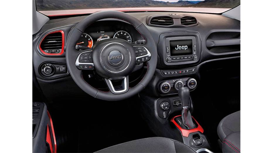 No interior, o design do painel mistura estilos: americano com italiano | <a href="https://quatrorodas.abril.com.br/reportagens/geral/vale-esperar-jeep-renegade-791986.shtml" rel="migration">Leia mais</a>