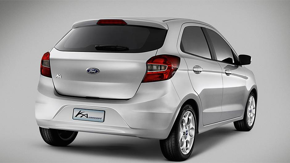 Traseira do novo Ka hatch lembra a de um de seus rivais, o Onix | <a href="https://quatrorodas.abril.com.br/reportagens/geral/vale-esperar-novo-ford-ka-790463.shtml" rel="migration">Leia mais</a>
