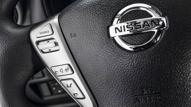 Volante agora tem comandos do som e celular | <a href="https://quatrorodas.abril.com.br/carros/testes/nissan-march-792698.shtml" rel="migration">Leia mais</a>