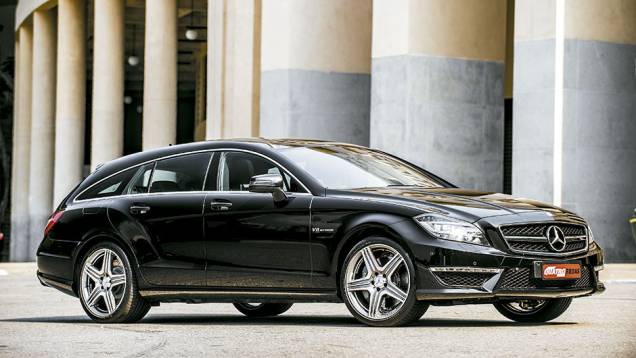 Números de respeito: 557 cv, tração nas quatro rodas e 590 litros de bagagem | <a href="https://quatrorodas.abril.com.br/carros/impressoes/mercedes-benz-cls-63-amg-shooting-brake-795060.shtml" rel="migration">Leia mais</a>