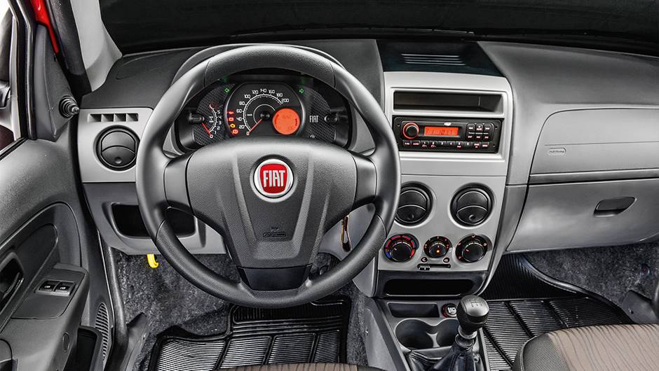 Conta-giros e bancos com nome da vers&atilde;o bordado... | <a href="https://quatrorodas.abril.com.br/carros/impressoes/fiat-palio-fire-way-790798.shtml" rel="migration">Leia mais</a>