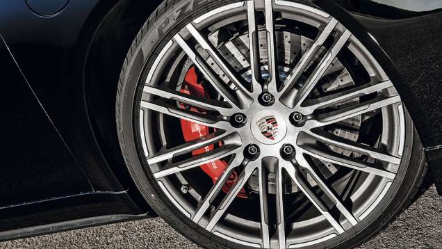 | <a href="https://quatrorodas.abril.com.br/carros/testes/porscshe-911-turbo-795081.shtml" rel="migration">Leia mais</a> | <a href="https://quatrorodas.abril.com.br/carros/testes/porscshe-911-turbo-795081.shtml" rel="migration">Leia mais</a>