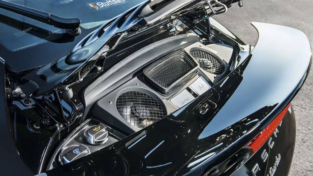 Atrás, acesso aos itens de manutenção regular | <a href="https://quatrorodas.abril.com.br/carros/testes/porscshe-911-turbo-795081.shtml" rel="migration">Leia mais</a> Atrás, acesso aos itens de manutenção regular | <a href="https://quatrorodas.abril.com.br/carros/testes/porscshe-911-turbo-795081.shtml" rel="migration">Leia mais</a>