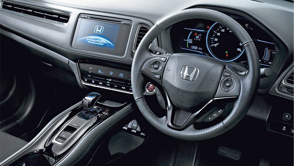 O console &eacute; voltado para o motorista | <a href="https://quatrorodas.abril.com.br/reportagens/geral/vale-esperar-honda-vezel-793591.shtml" rel="migration">Leia mais</a>
