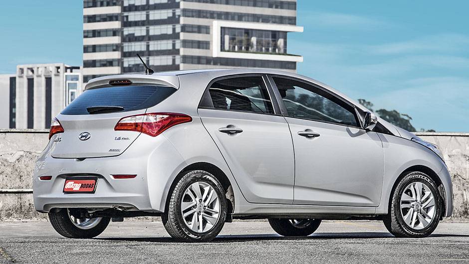 Na vers&atilde;o Comfort Plus, considerada no teste, o HB20 tem rodas de a&ccedil;o | <a href="https://quatrorodas.abril.com.br/carros/comparativos/renault-sandero-x-chevrolet-onix-x-hyundai-hb20-798448.shtml" rel="migration">Leia mais</a>