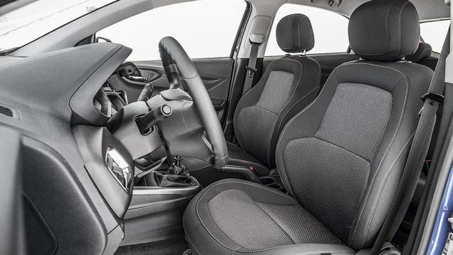 | <a href="https://quatrorodas.abril.com.br/carros/comparativos/renault-sandero-x-chevrolet-onix-x-hyundai-hb20-798448.shtml" rel="migration">Leia mais</a> | <a href="https://quatrorodas.abril.com.br/carros/comparativos/renault-sandero-x-chevrolet-onix-x-hyundai-hb20-798448.shtml" rel="migration">Leia mais</a>