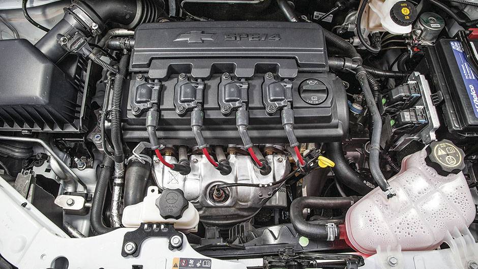 GM 1.4 traz monocomando no cabe&ccedil;ote | <a href="https://quatrorodas.abril.com.br/carros/comparativos/renault-sandero-x-chevrolet-onix-x-hyundai-hb20-798448.shtml" rel="migration">Leia mais</a>