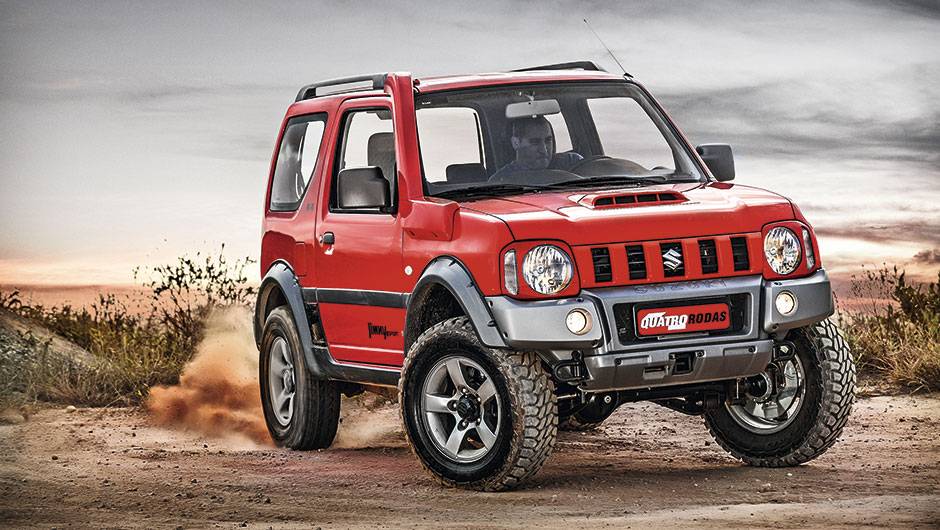 4sport traz novos para-choques e m&aacute;scaras nos far&oacute;is | <a href="https://quatrorodas.abril.com.br/carros/impressoes/suzuki-jimny-4sport-797573.shtml" rel="migration">Leia mais</a>