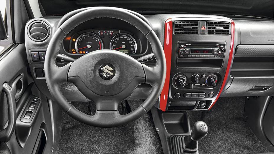 Painel tem frisos na cor da carroceria | <a href="http://quatrorodas.abril.com.br/carros/impressoes/suzuki-jimny-4sport-797573.shtml" rel="migration">Leia mais</a>