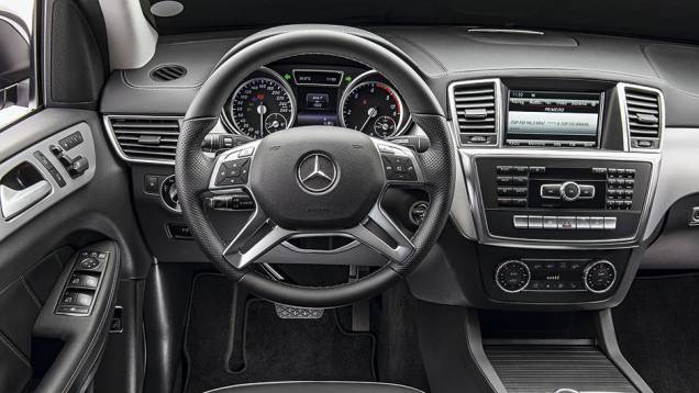 Posição de dirigir elevada, mas confortável | <a href="https://quatrorodas.abril.com.br/carros/impressoes/mercedes-benz-gl-350-bluetec-sport-798485.shtml" rel="migration">Leia mais</a> Posição de dirigir elevada, mas confortável | <a href="https://quatrorodas.abril.com.br/carros/impressoes/mercedes-benz-gl-350-bluetec-sport-798485.shtml" rel="migration">Leia mais</a>