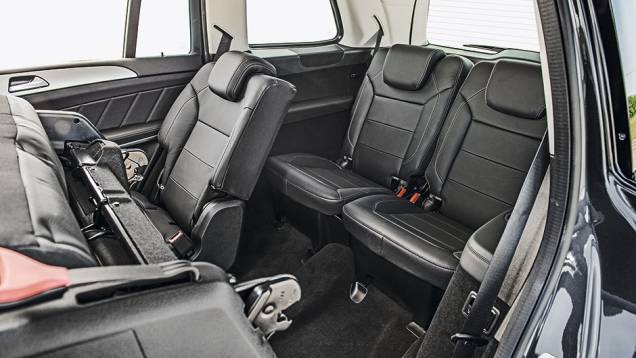 O rebatimento dos assentos é elétrico | <a href="https://quatrorodas.abril.com.br/carros/impressoes/mercedes-benz-gl-350-bluetec-sport-798485.shtml" rel="migration">Leia mais</a> O rebatimento dos assentos é elétrico | <a href="https://quatrorodas.abril.com.br/carros/impressoes/mercedes-benz-gl-350-bluetec-sport-798485.shtml" rel="migration">Leia mais</a>